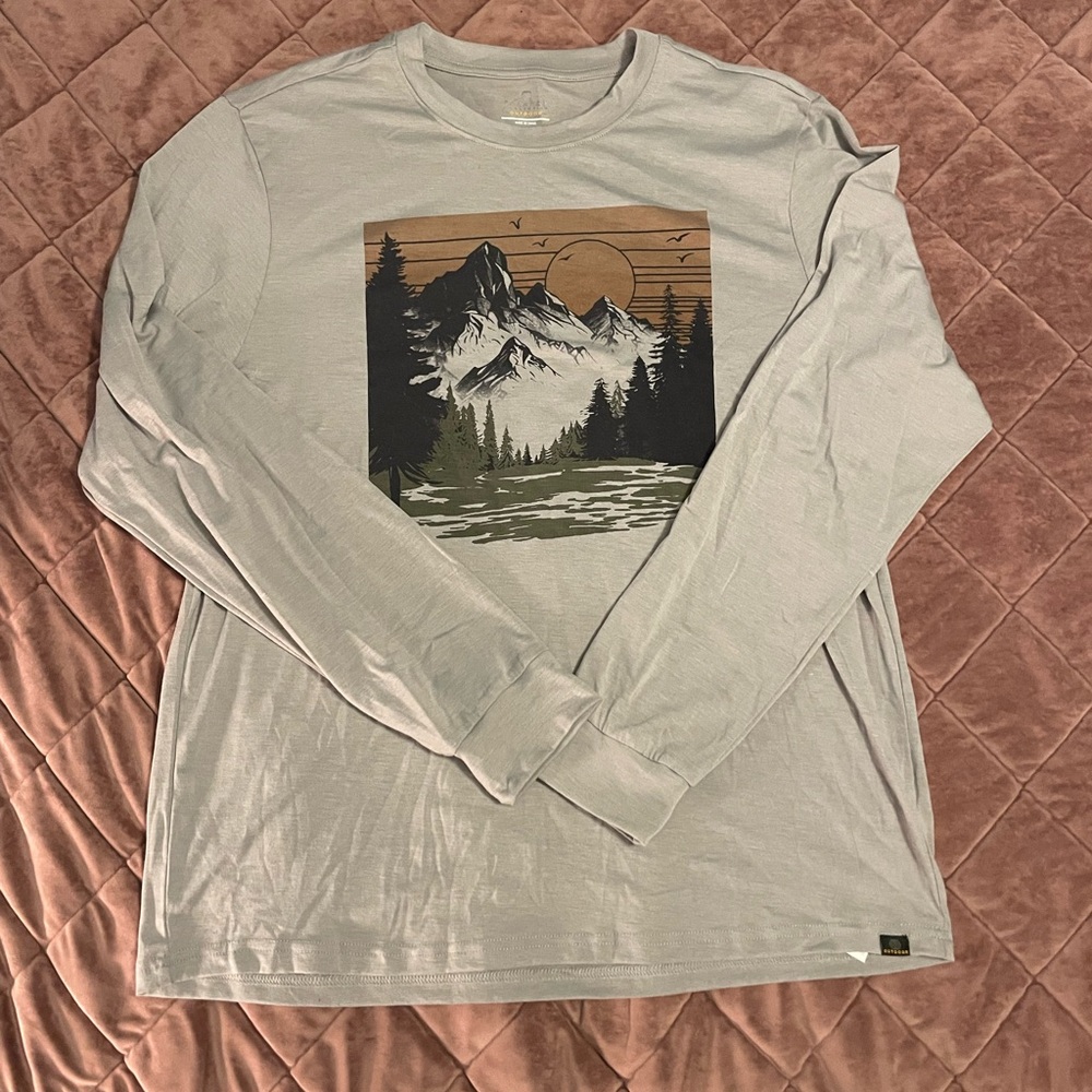 NWOT Balance Collection Gray Long Sleeve with Mountain Design